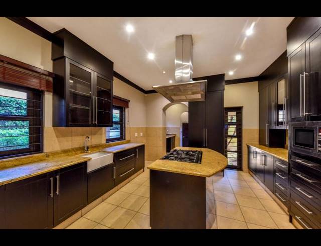 5 BEDROOM HOUSE FOR SALE IN WATERKLOOF RIDGE